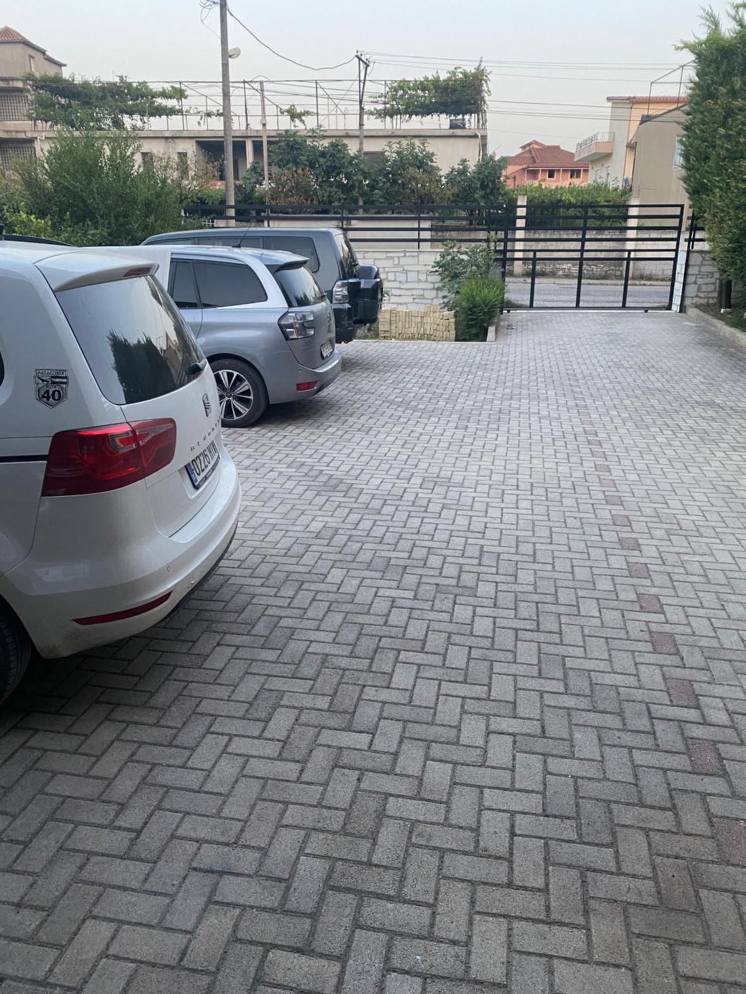 בראט Vila Ajdinaj מראה חיצוני תמונה